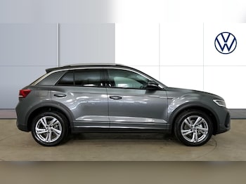 Used Volkswagen T-Roc 2025 for sale - 76532096: Photo