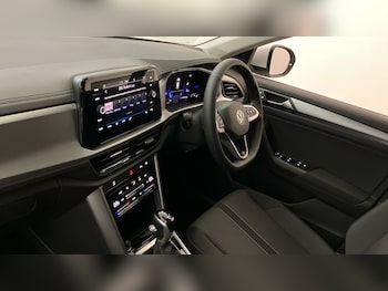 Used Volkswagen T-Roc 2025 for sale - 75760632: Photo