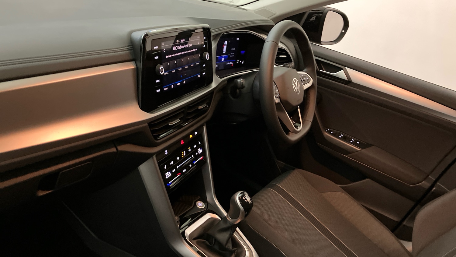 Used Volkswagen T-Roc 2025 for sale - 77061490: Photo 2