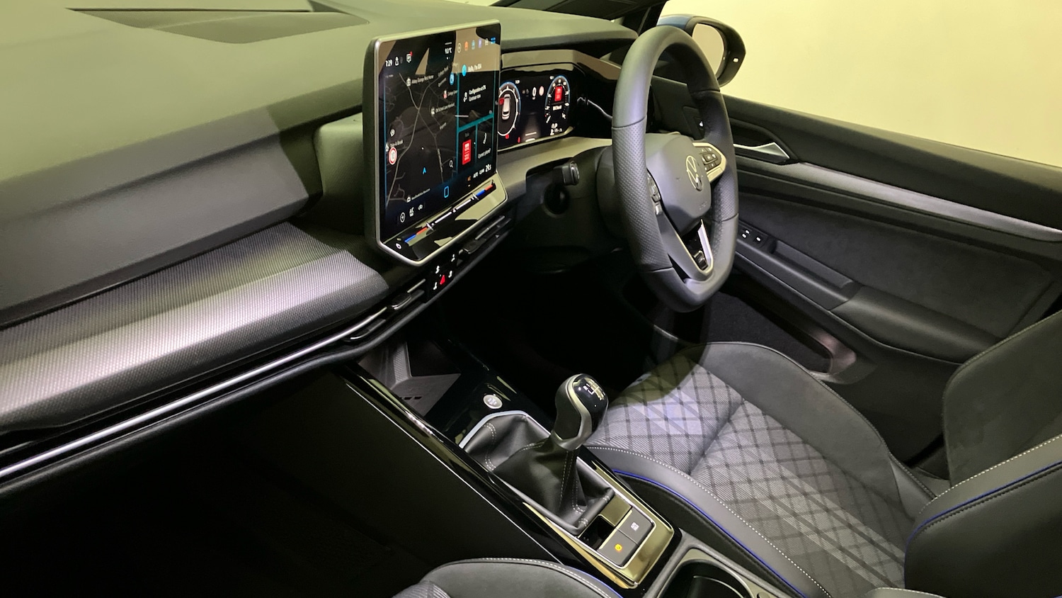 Used Volkswagen Golf 2025 for sale - 76683998: Photo 2