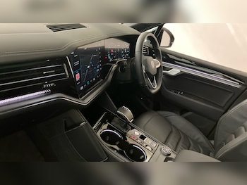 Used Volkswagen Touareg 2025 for sale - 76321683: Photo 2