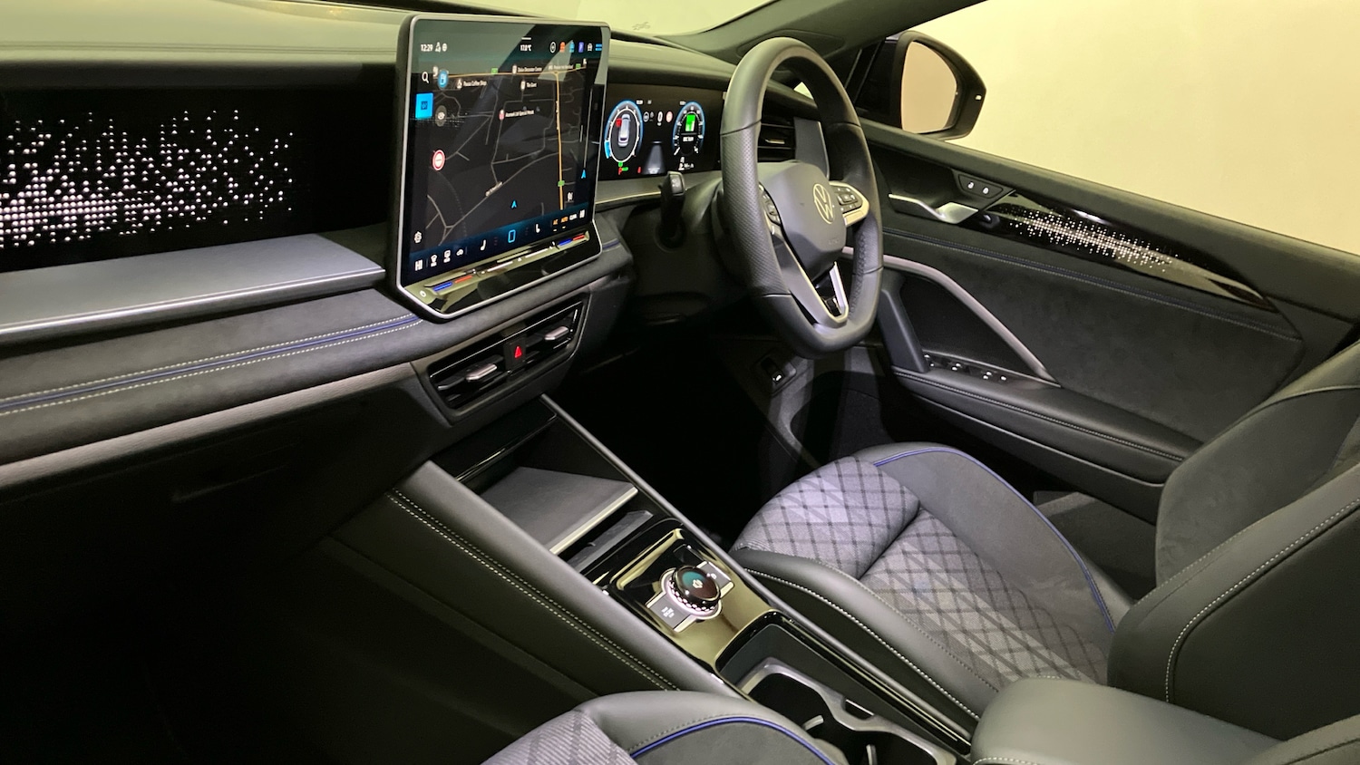 Used Volkswagen Touran 2025 for sale - 77802283: Photo 2