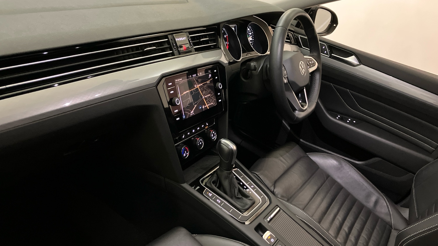 Used Volkswagen Passat 2022 for sale - 76673112: Photo 2