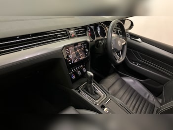 Used Volkswagen Passat 2022 for sale - 76673112: Photo