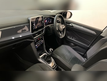 Used Volkswagen T-Roc 2023 for sale - 77883747: Photo