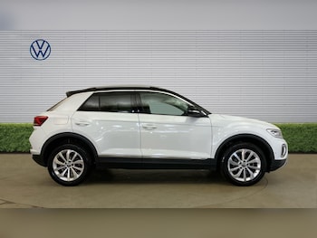 Used Volkswagen T-Roc 2023 for sale - 77883747: Photo
