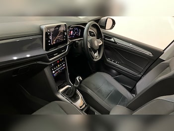 Used Volkswagen T-Roc 2023 for sale - 77915361: Photo