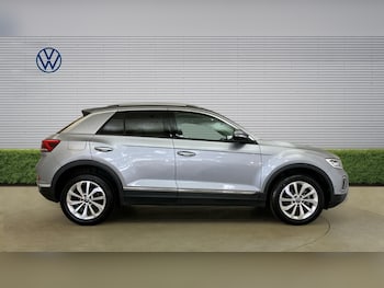 Used Volkswagen T-Roc 2023 for sale - 77915361: Photo