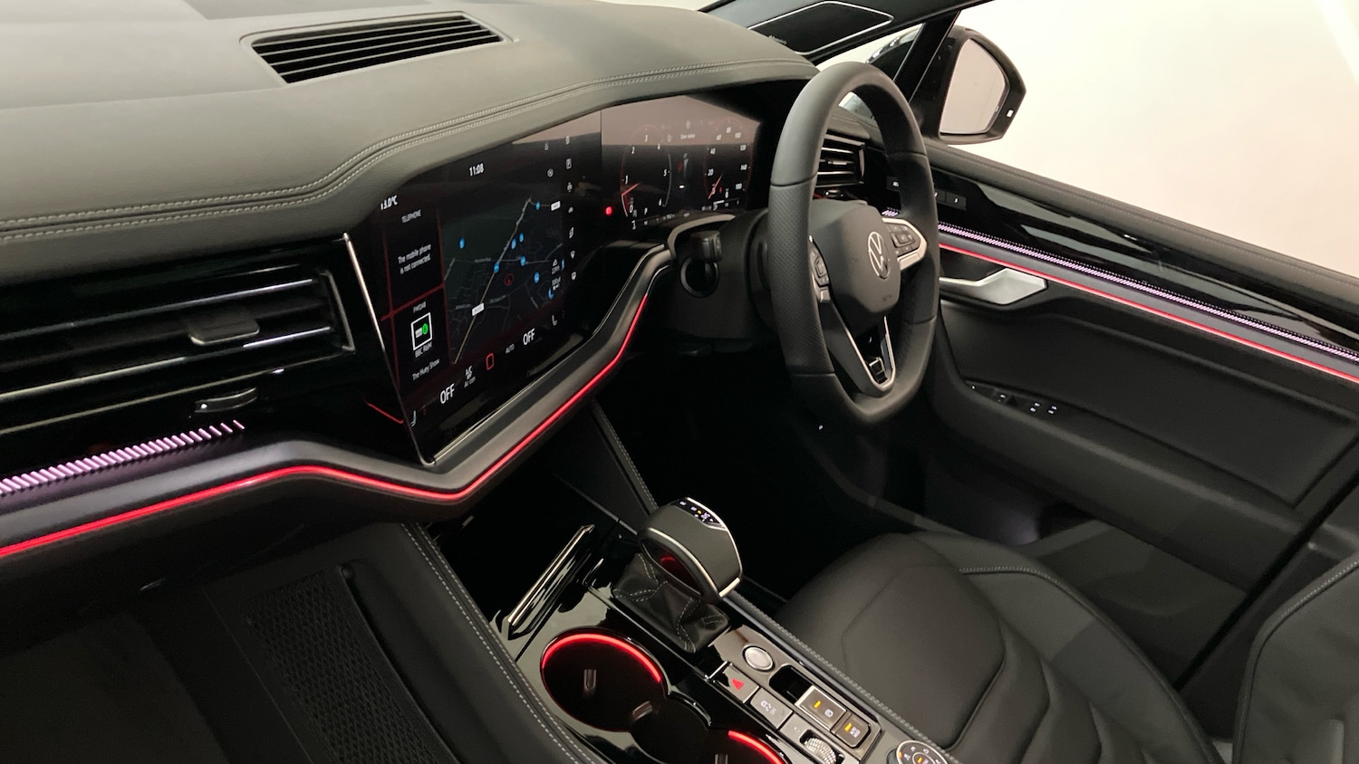 Used Volkswagen Touareg 2025 for sale - 77170279: Photo 2