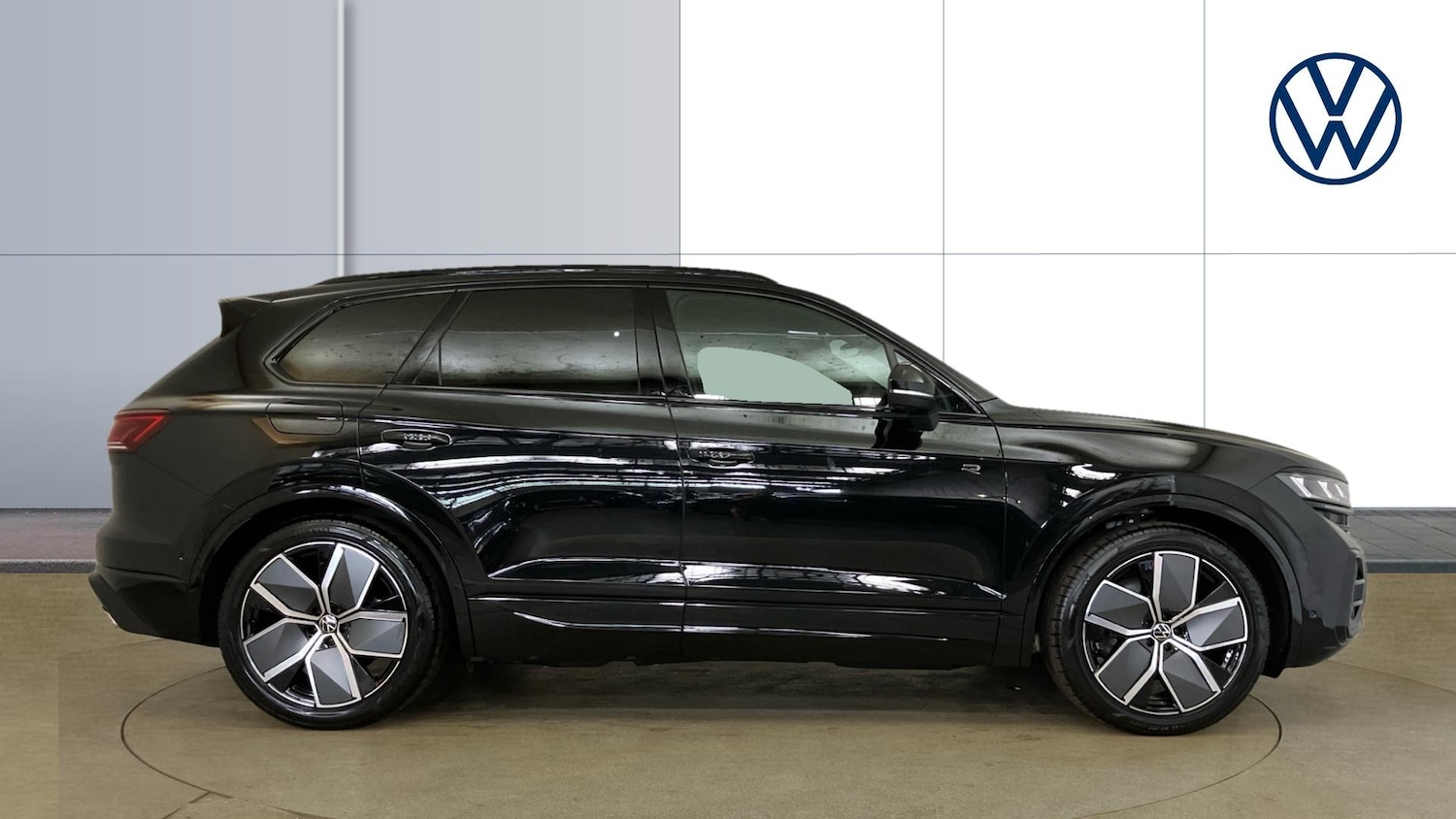 Used Volkswagen Touareg 2025 for sale - 77170279: Photo 4