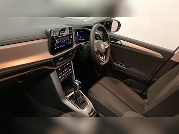 Used Volkswagen T-Roc 2023 for sale - 77493212: Photo