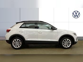 Used Volkswagen T-Roc 2023 for sale - 77493212: Photo