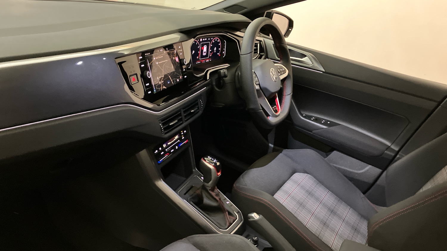 Used Volkswagen Polo 2024 for sale - 76891587: Photo 2