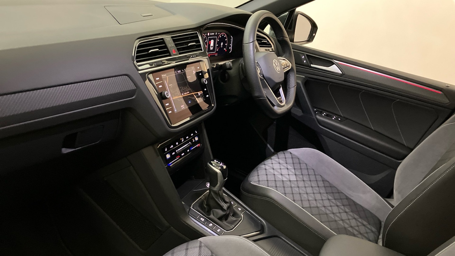 Used Volkswagen Tiguan 2023 for sale - 77147871: Photo 2