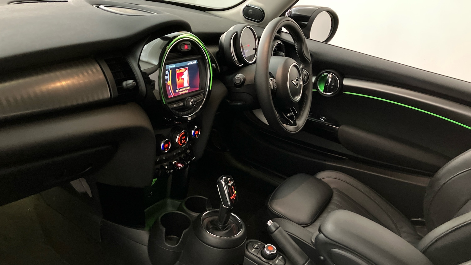 Used MINI Hatch 2020 for sale - 76859670: Photo 2