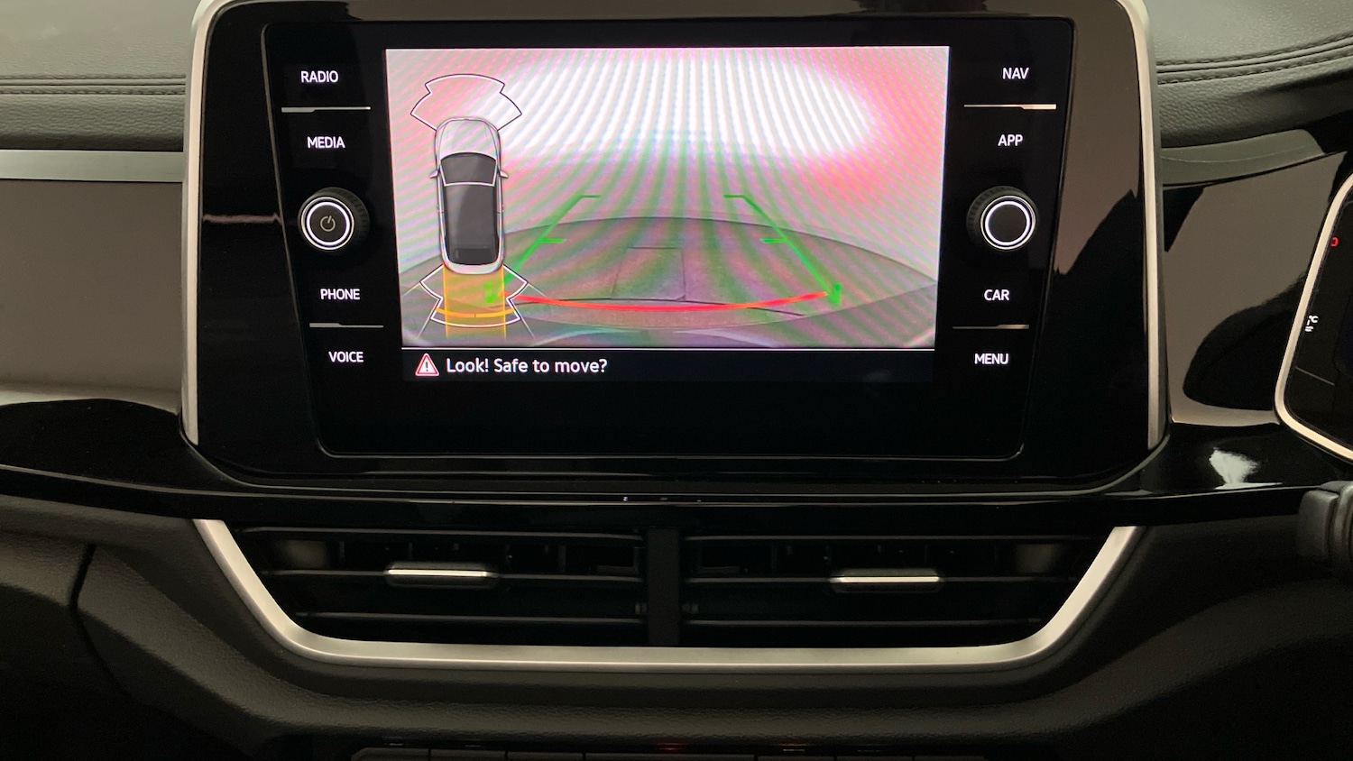 Used Volkswagen T-Roc 2025 for sale - 76075749: Photo 21