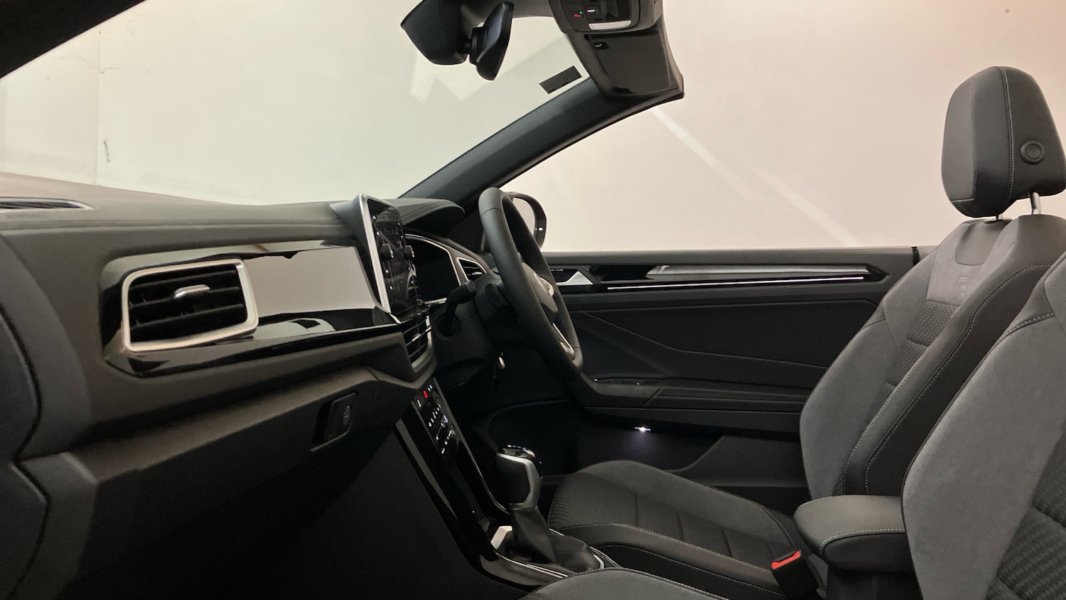 Used Volkswagen T-Roc 2025 for sale - 76075749: Photo 25