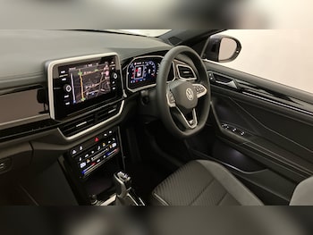 Used Volkswagen T-Roc 2025 for sale - 76075749: Photo 2