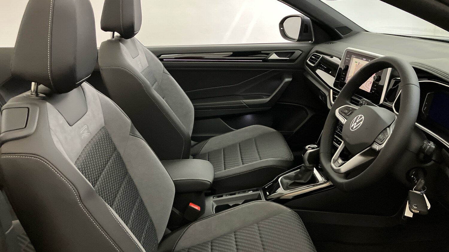 Used Volkswagen T-Roc 2025 for sale - 76075749: Photo 30