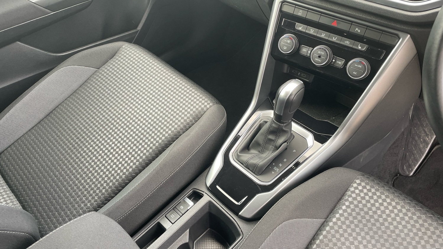 Used Volkswagen T-Roc 2021 for sale - 76762303: Photo 14