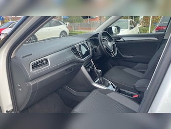 Used Volkswagen T-Roc 2021 for sale - 76762303: Photo