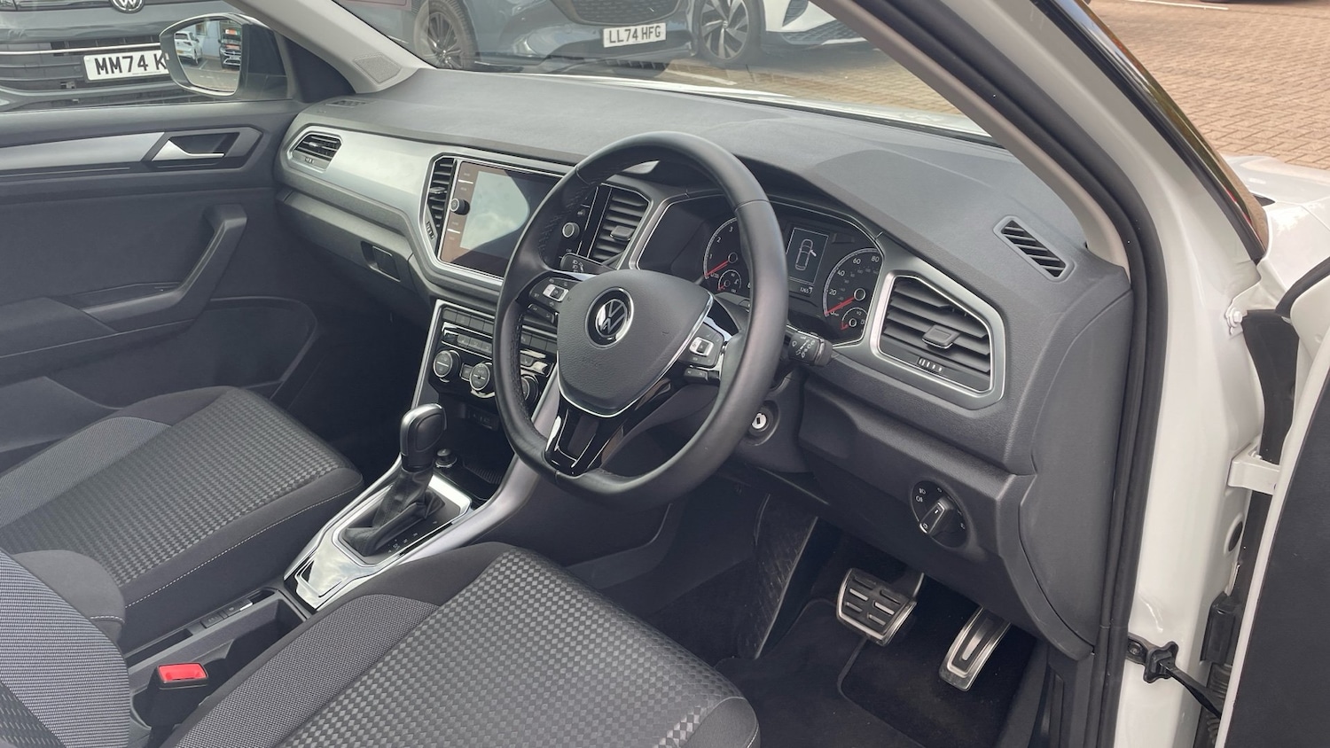 Used Volkswagen T-Roc 2021 for sale - 76762303: Photo 6