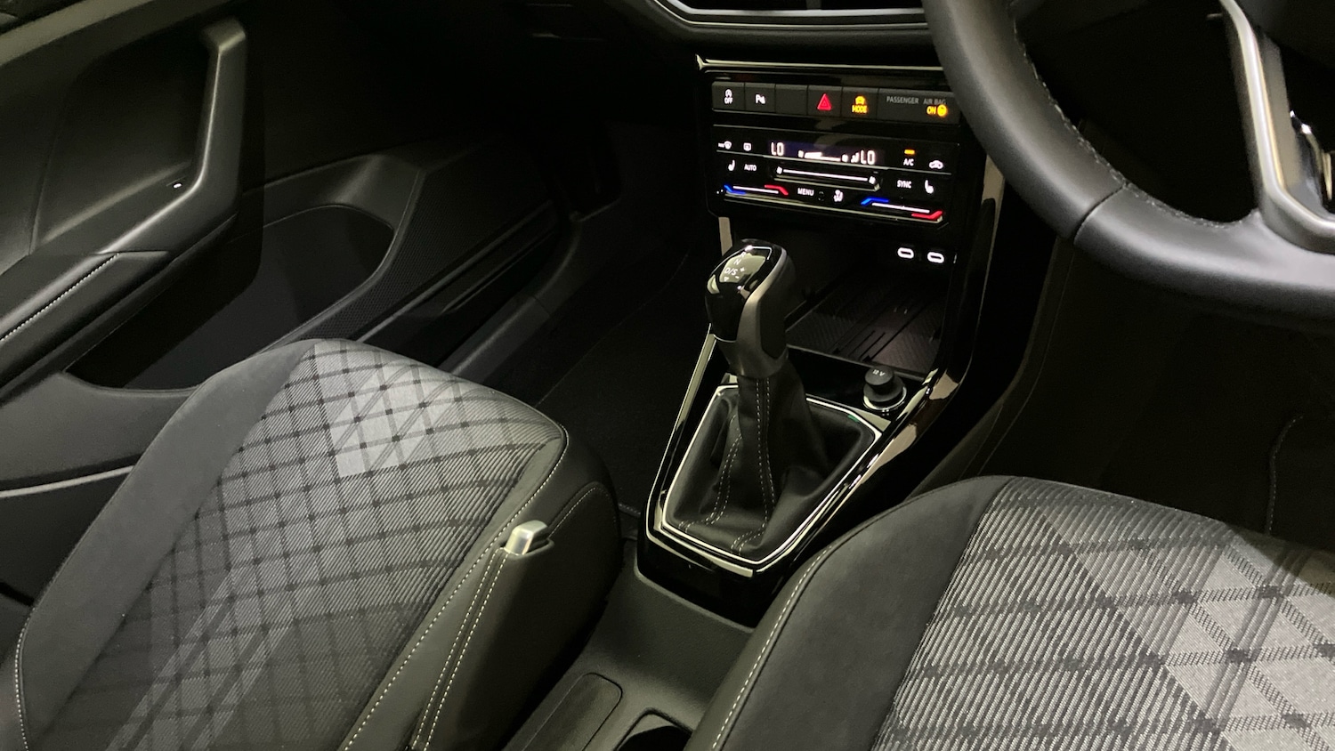 Used Volkswagen T-Cross 2025 for sale - 76402308: Photo 14