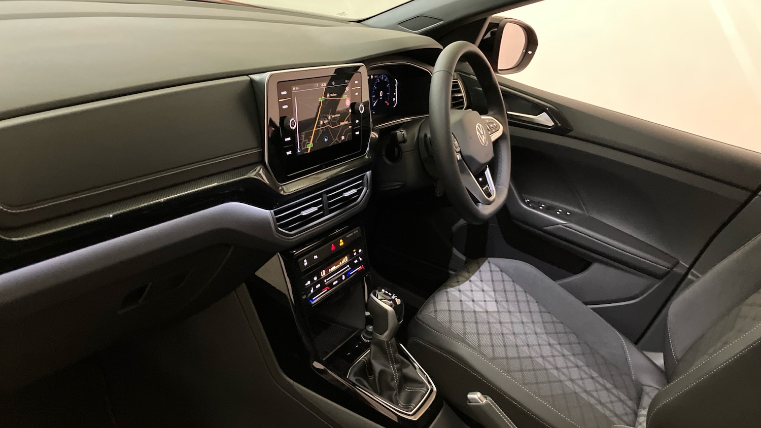 Used Volkswagen T-Cross 2025 for sale - 76402308: Photo 2