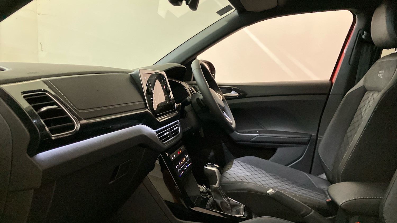 Used Volkswagen T-Cross 2025 for sale - 76402308: Photo 24