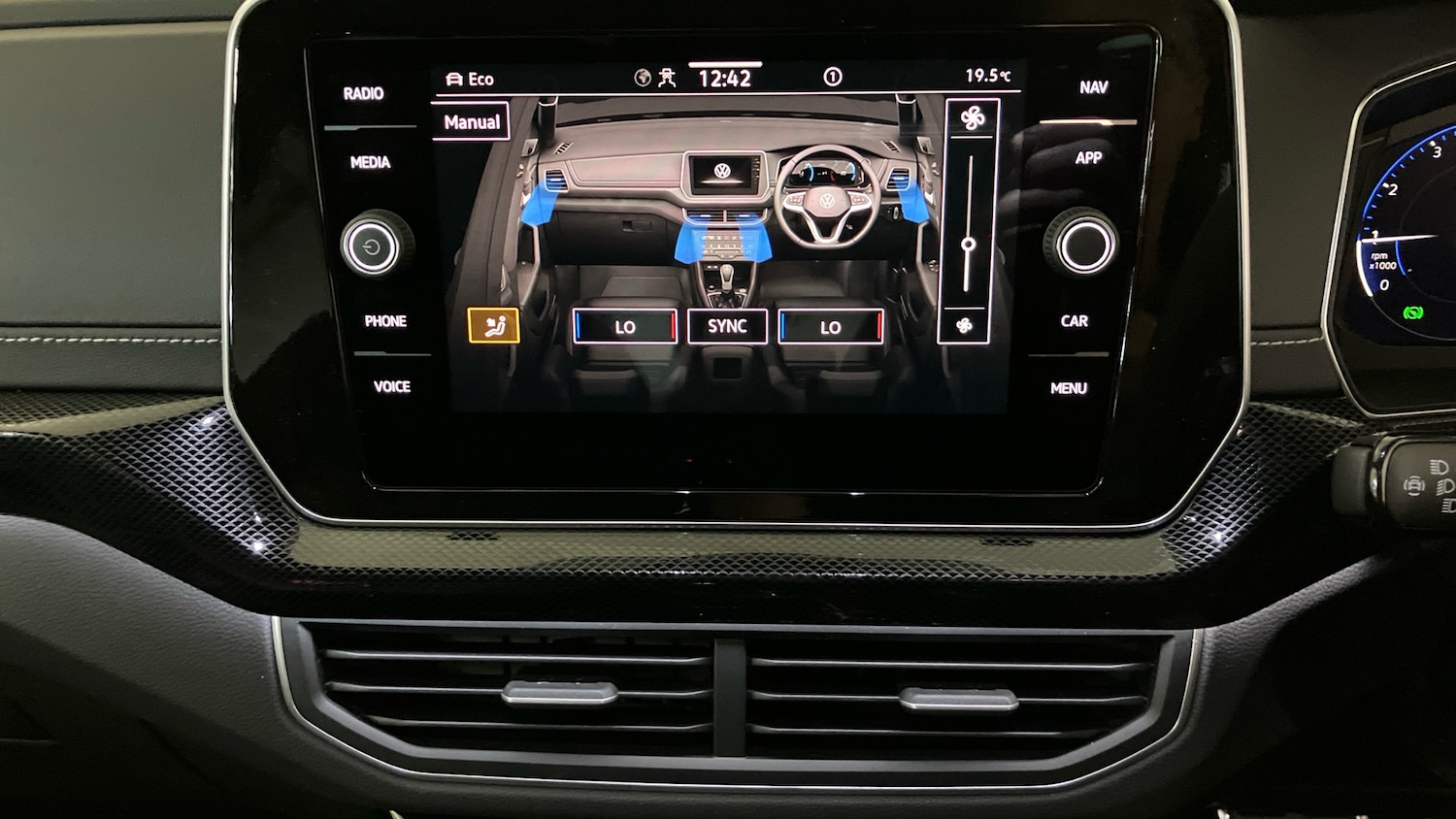 Used Volkswagen T-Cross 2025 for sale - 76402308: Photo 40