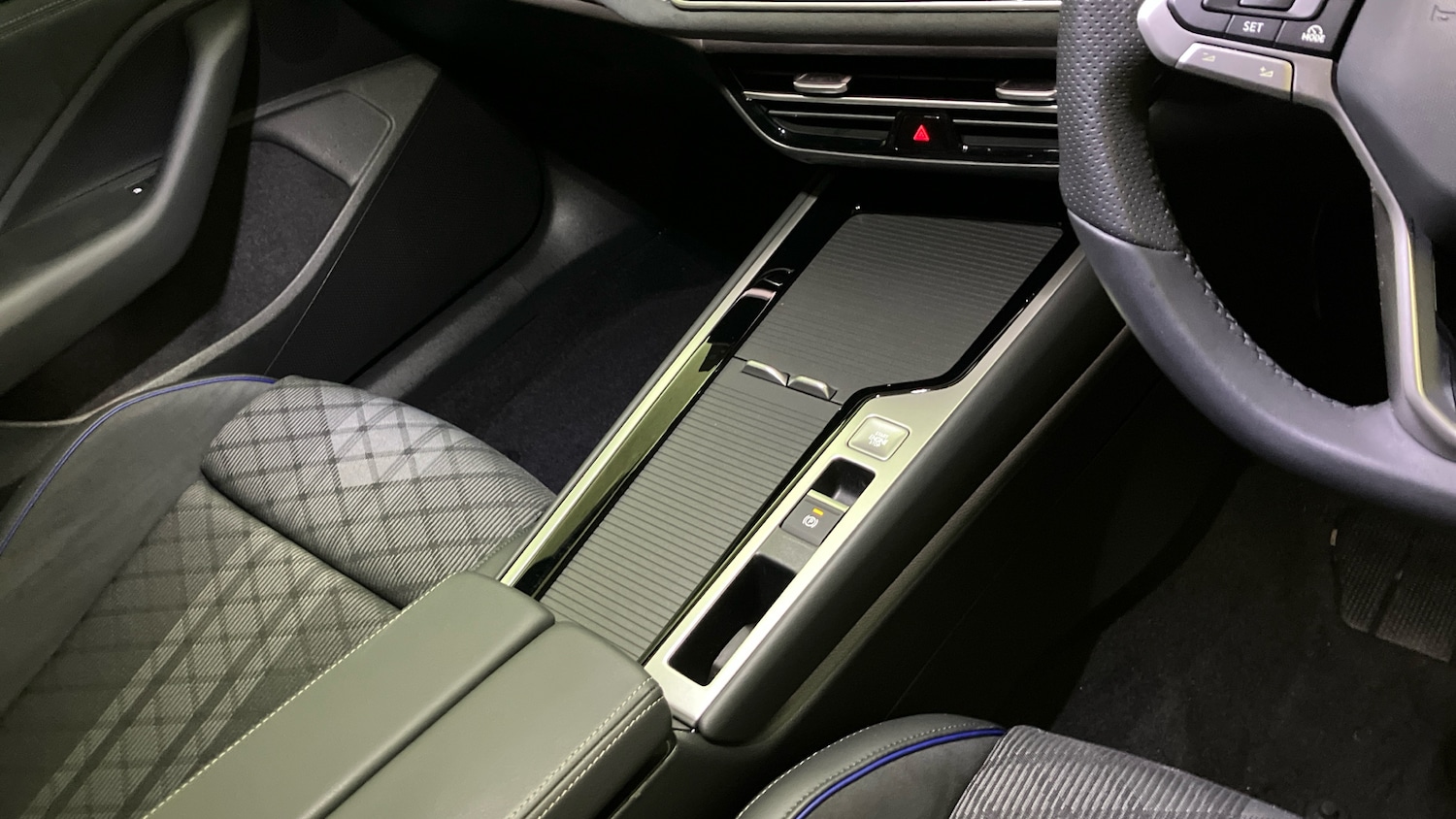 Used Volkswagen Passat 2025 for sale - 77342540: Photo 14