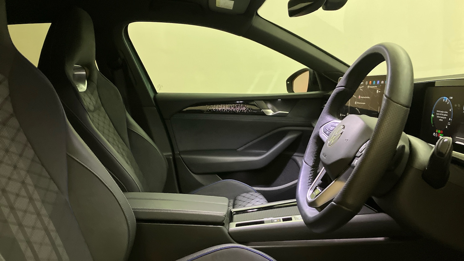 Used Volkswagen Passat 2025 for sale - 77342540: Photo 15