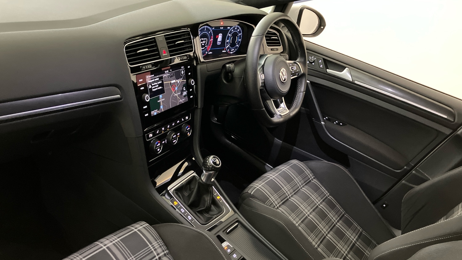 Used Volkswagen Golf 2017 for sale - 77617742: Photo 2