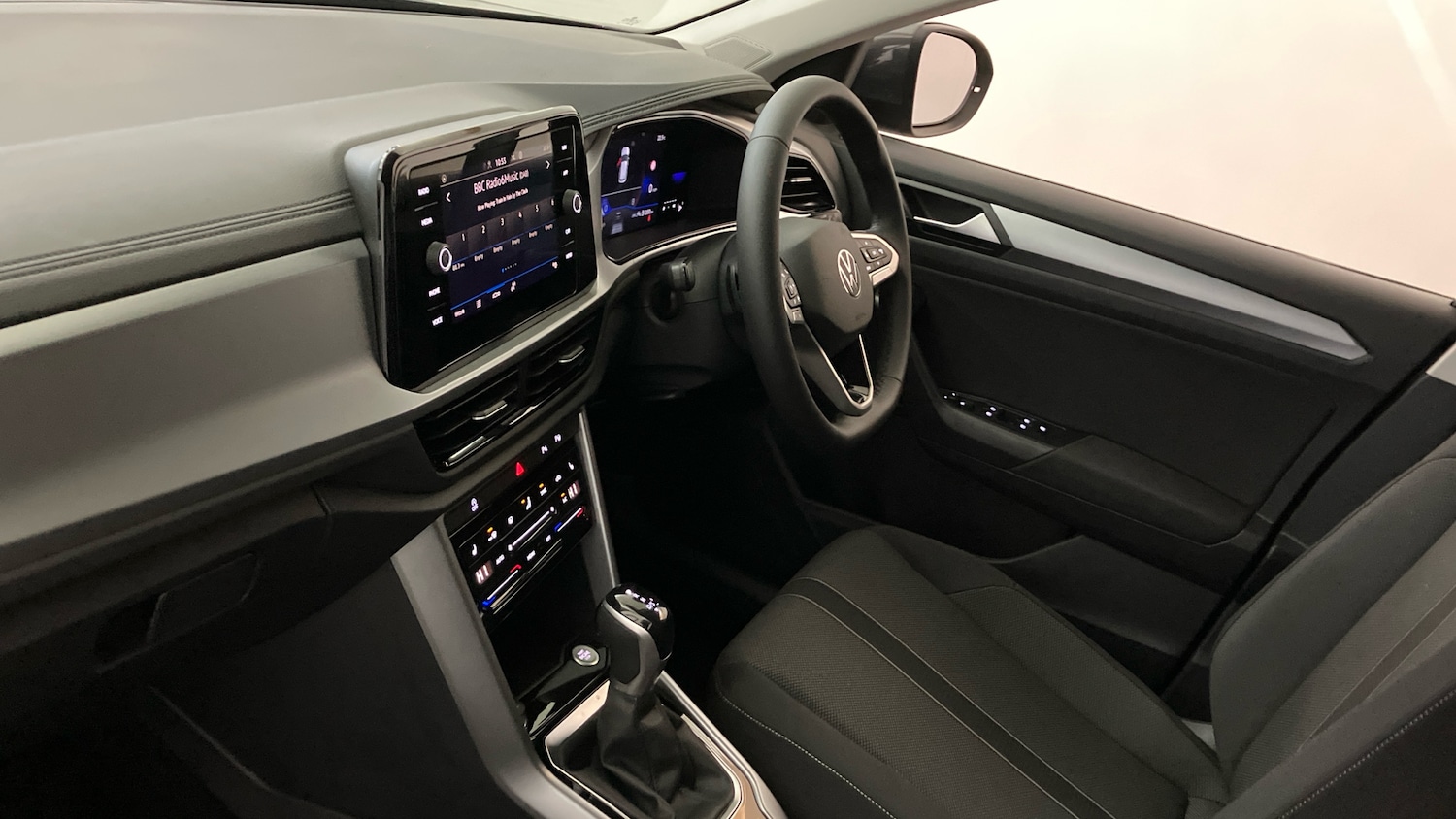 Used Volkswagen T-Roc 2025 for sale - 77581028: Photo 2