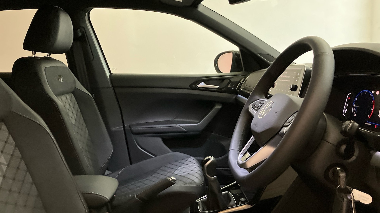 Used Volkswagen T-Cross 2025 for sale - 77198796: Photo 15