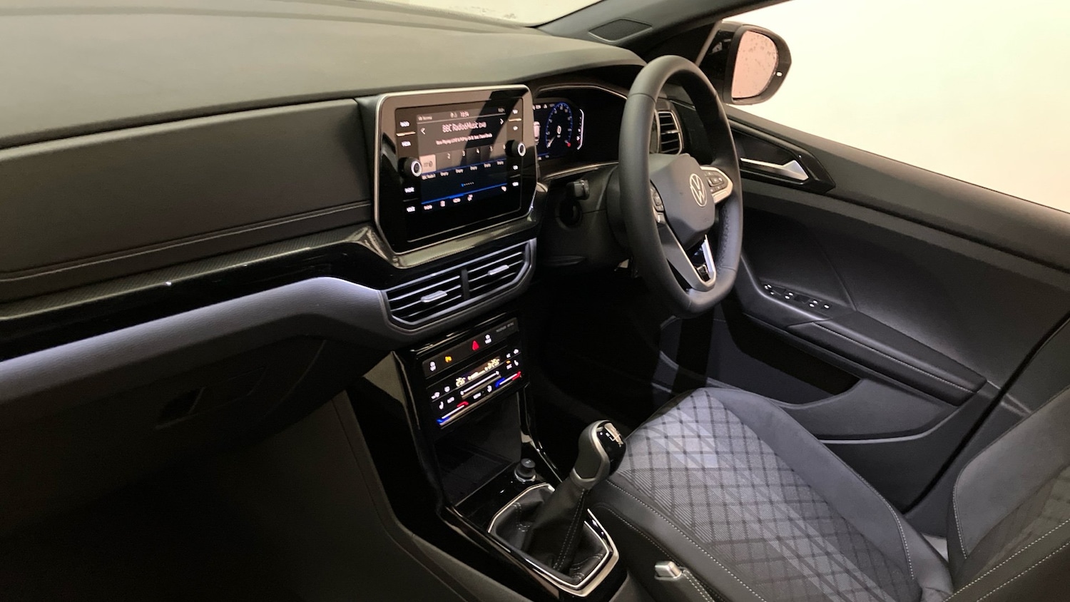 Used Volkswagen T-Cross 2025 for sale - 77198796: Photo 2