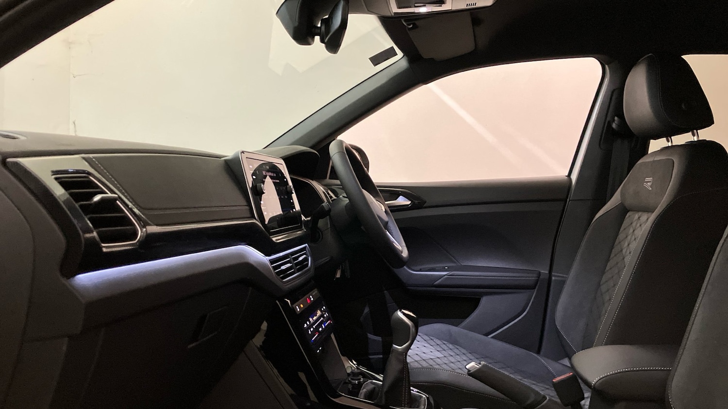 Used Volkswagen T-Cross 2025 for sale - 77198796: Photo 24