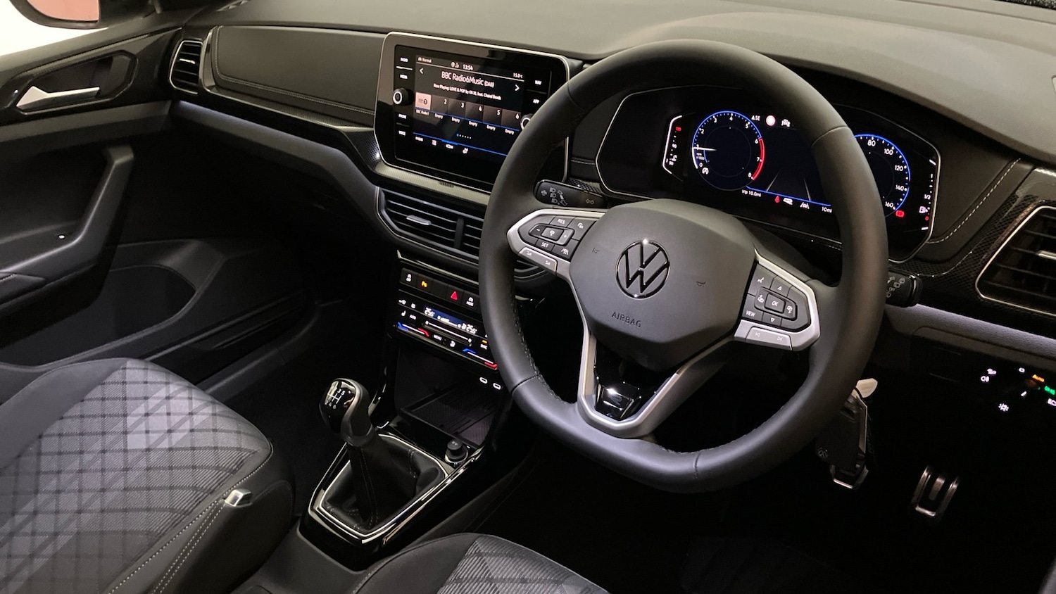 Used Volkswagen T-Cross 2025 for sale - 77198796: Photo 6