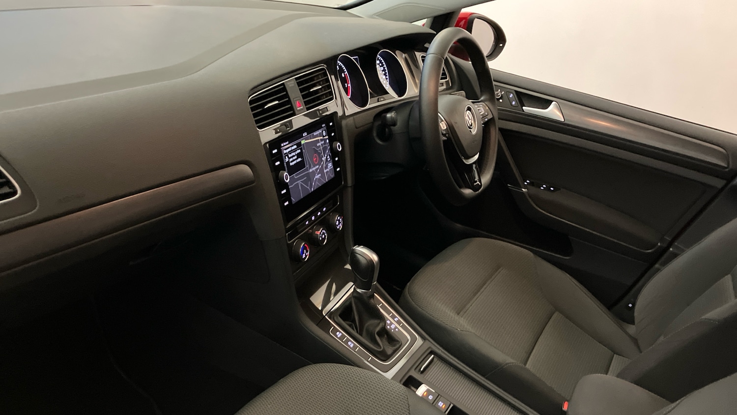Used Volkswagen Golf 2017 for sale - 76340992: Photo 2