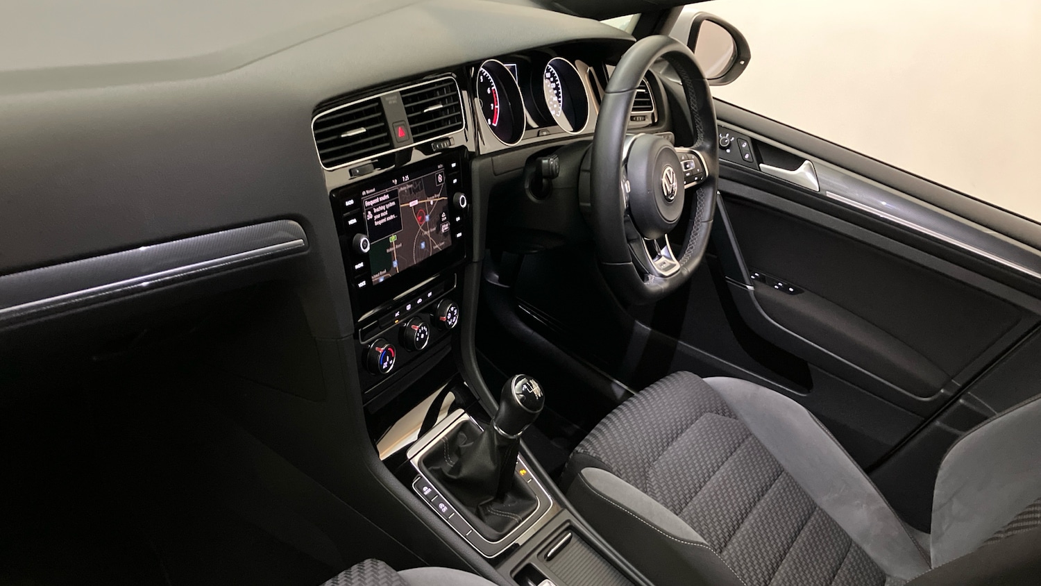 Used Volkswagen Golf 2019 for sale - 76025794: Photo 2