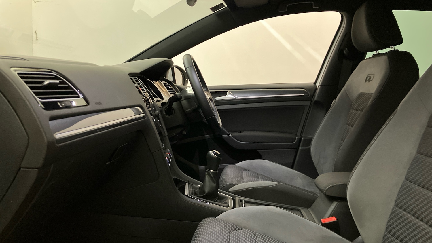Used Volkswagen Golf 2019 for sale - 76025794: Photo 23