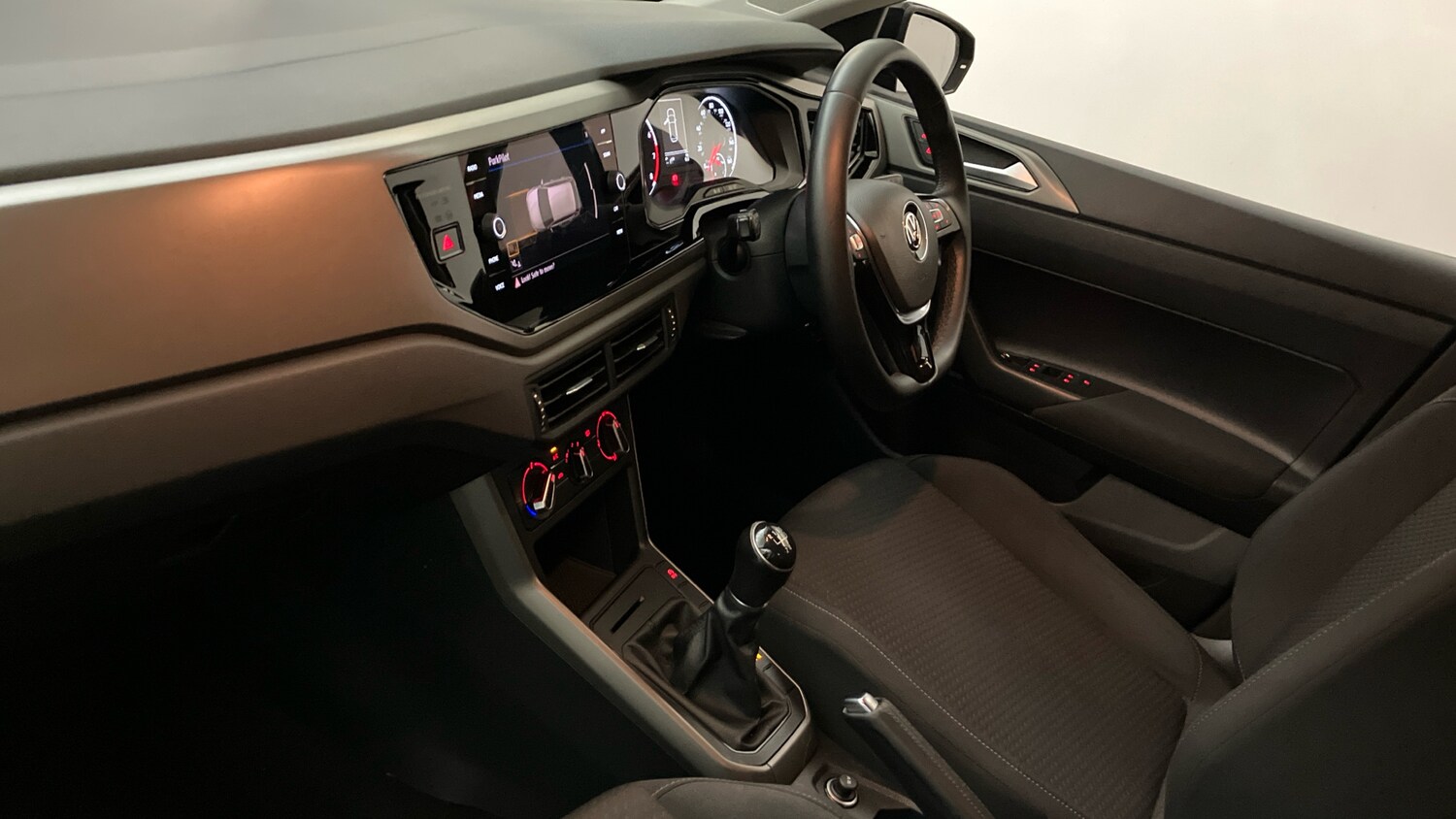 Used Volkswagen Polo 2018 for sale - 76557295: Photo 2