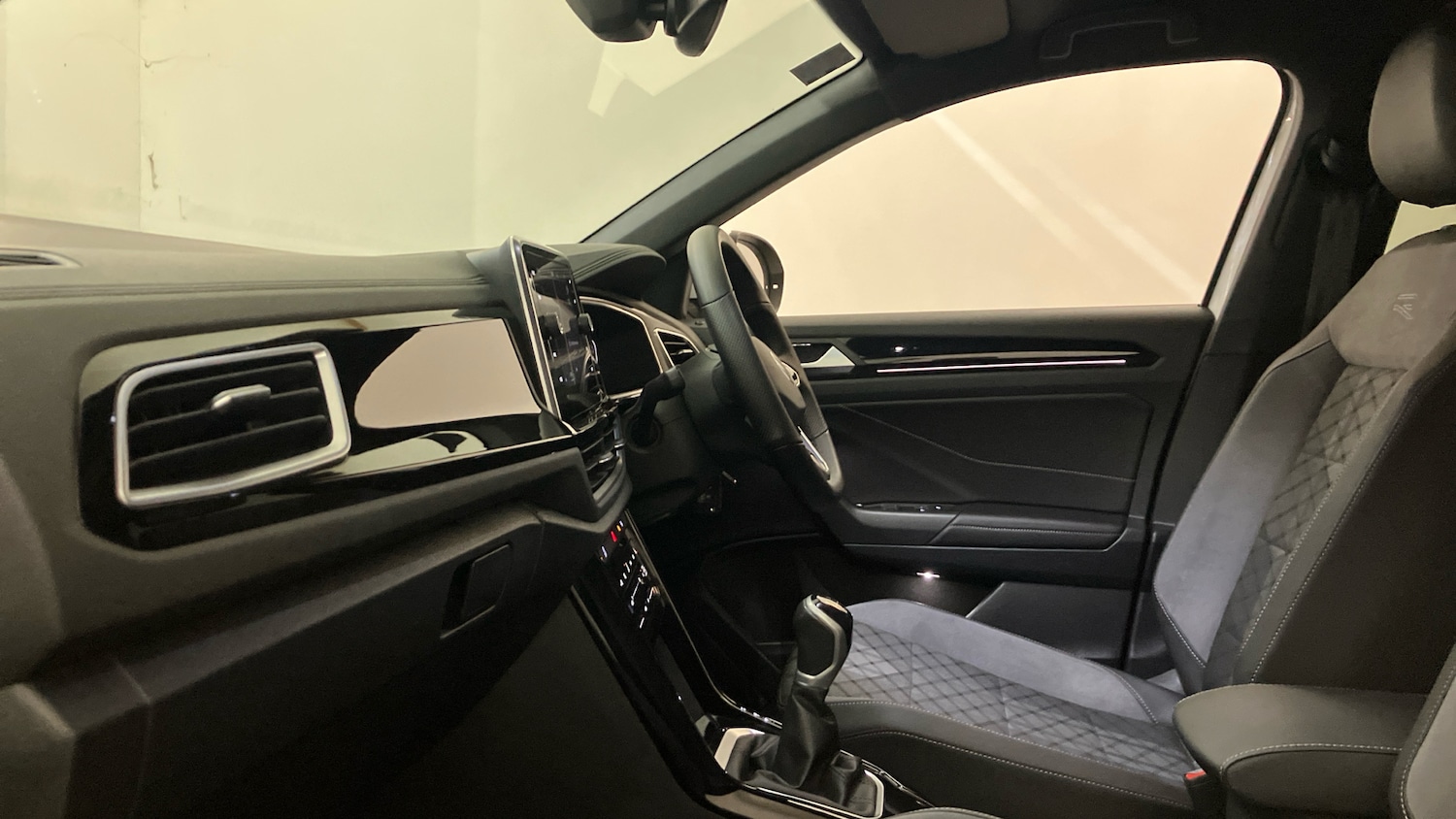 Used Volkswagen T-Roc 2023 for sale - 77285414: Photo 24