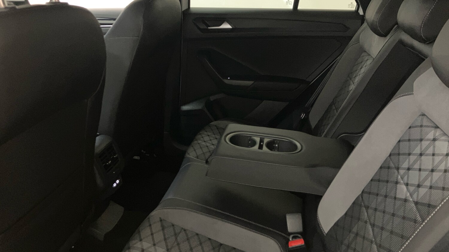 Used Volkswagen T-Roc 2023 for sale - 77285414: Photo 25