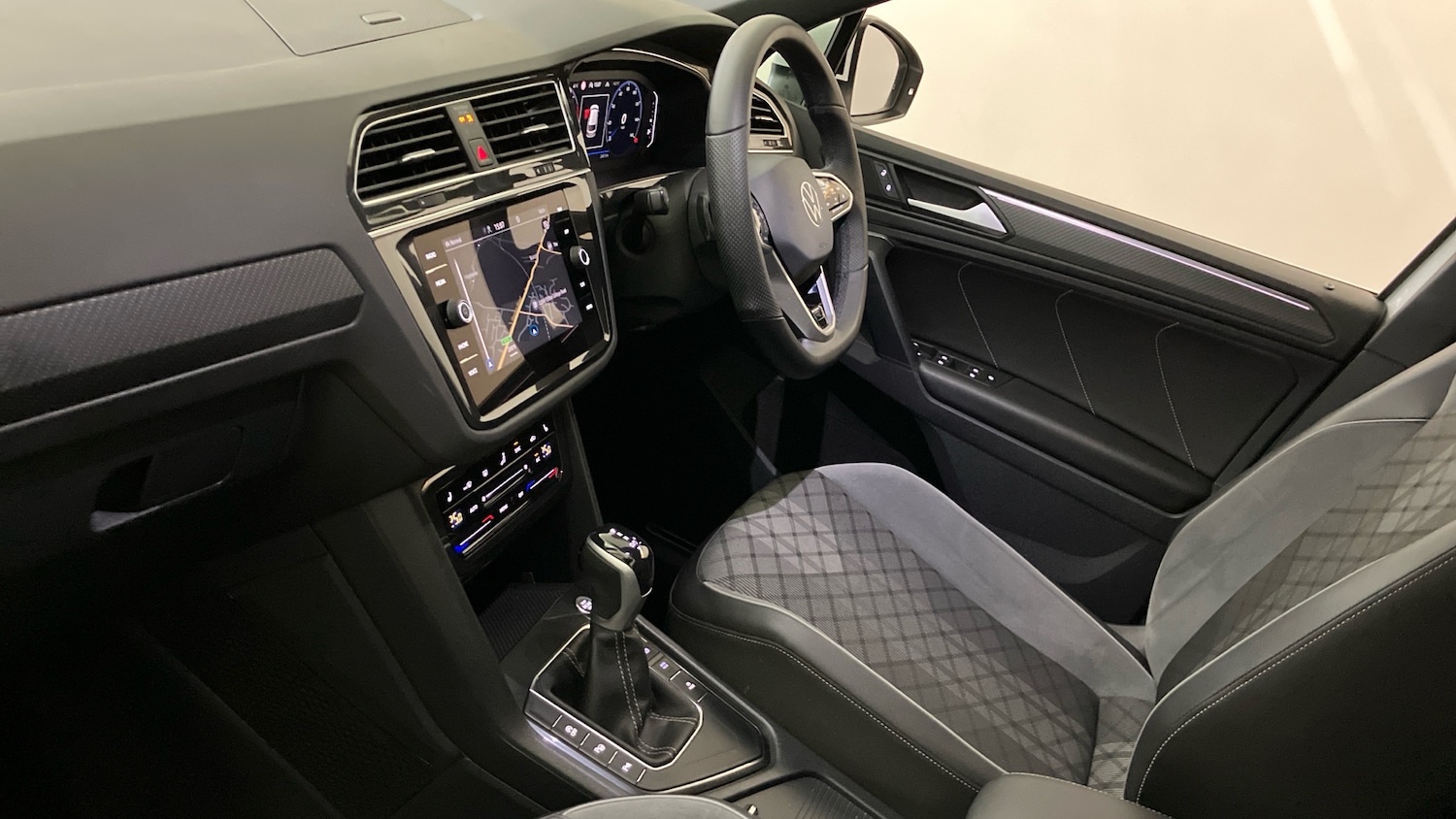 Used Volkswagen Tiguan 2022 for sale - 76450240: Photo 2