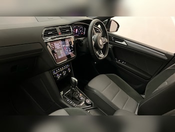Used Volkswagen Tiguan 2019 for sale - 77700879: Photo