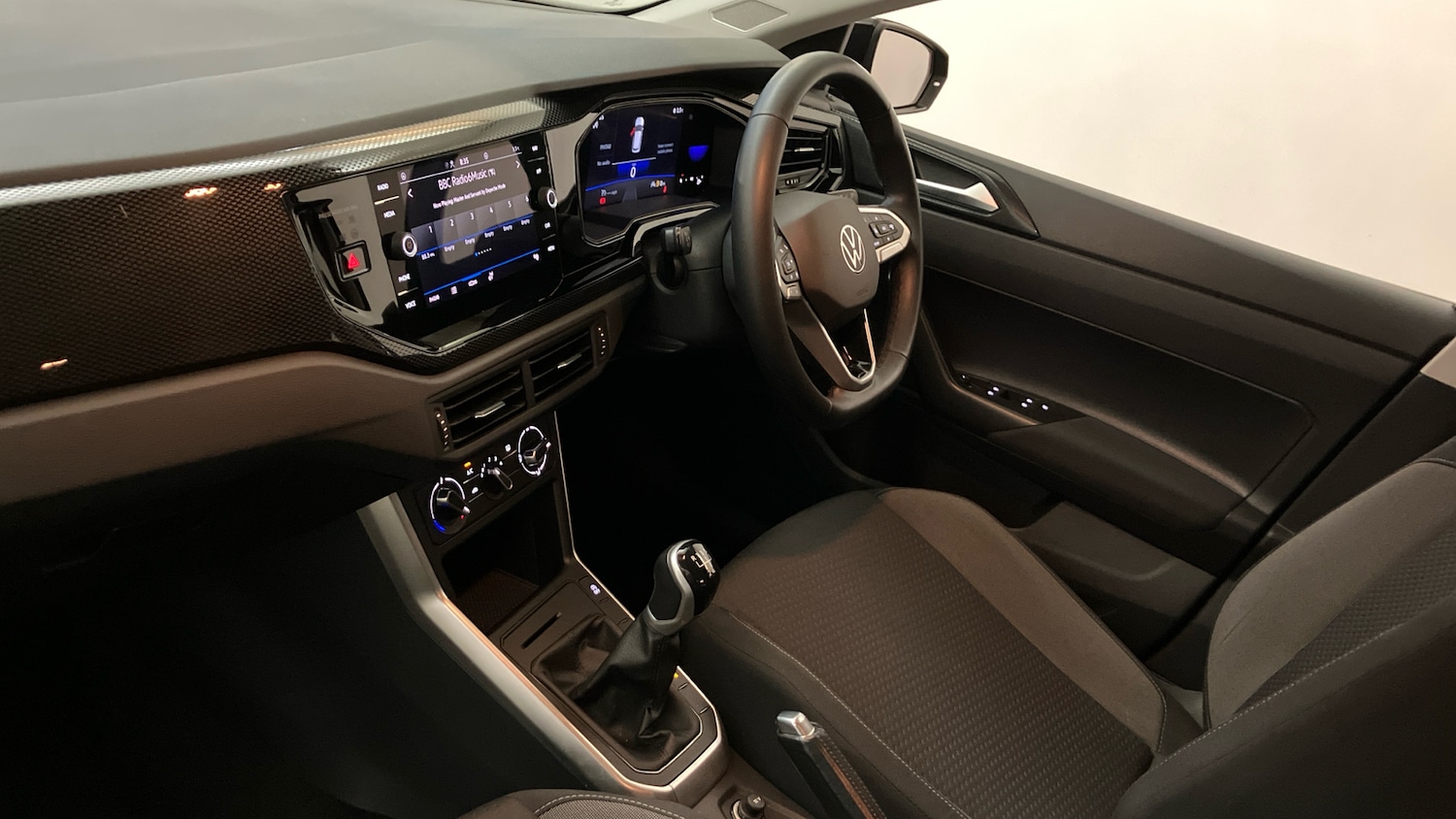 Used Volkswagen Polo 2023 for sale - 77903804: Photo 2