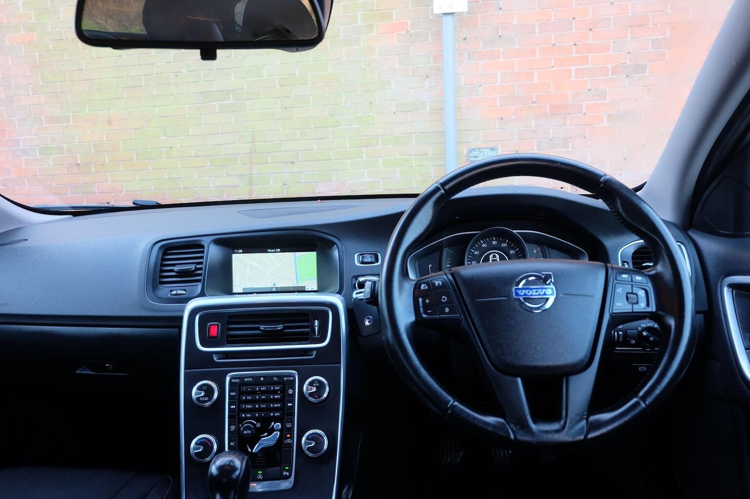 Used Volvo V60 2015 for sale - 77395185: Photo 10