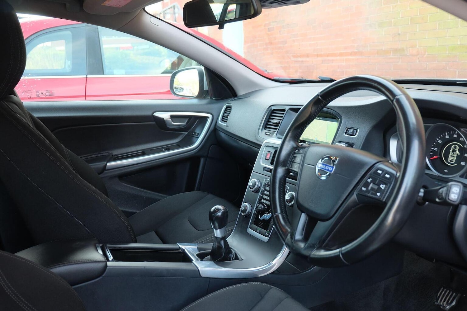 Used Volvo V60 2015 for sale - 77395185: Photo 12