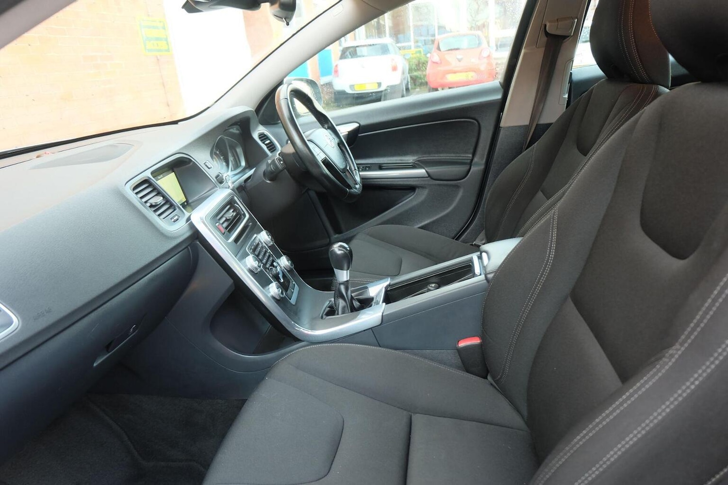 Used Volvo V60 2015 for sale - 77395185: Photo 14